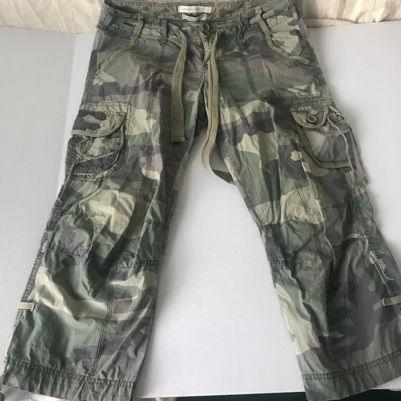 capri camo pants